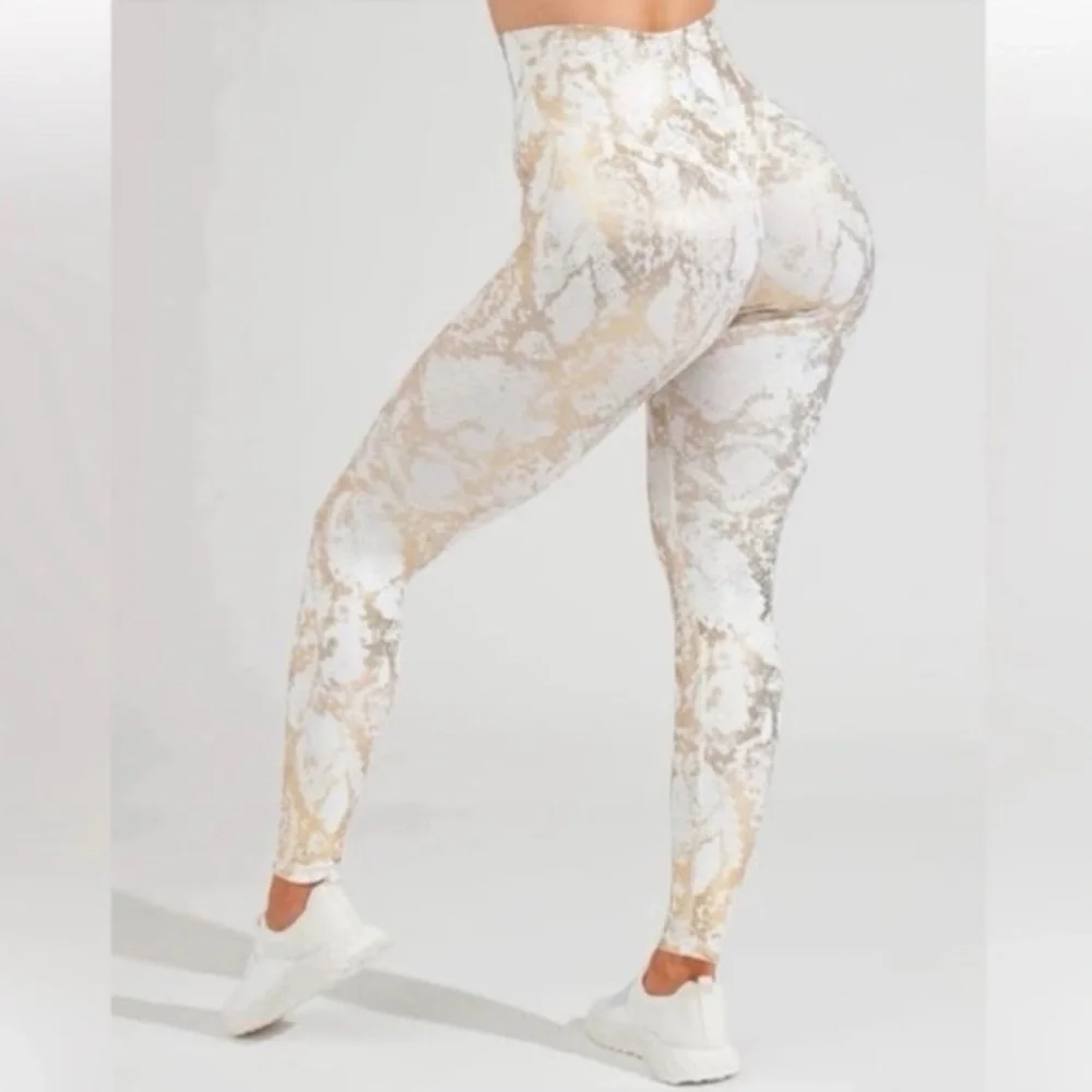 BuffBunny Leggings - Picture 2 of 11